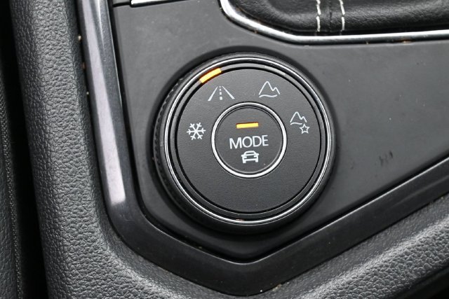Used 2022 Volkswagen Tiguan SE AWD/4WD image 26