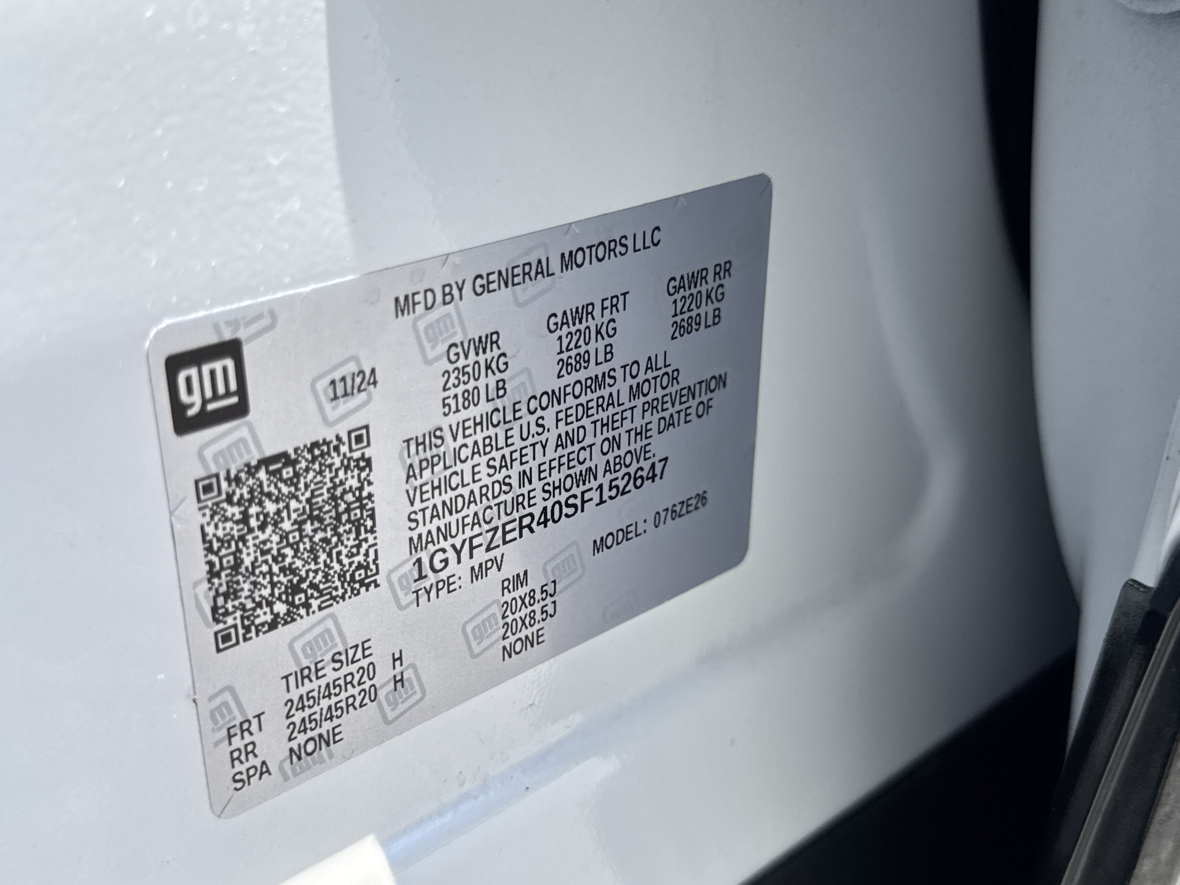 Certified 2025 Cadillac XT4 Sport w/ LPO, Onyx Lite Package FWD image 34