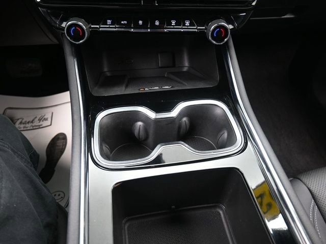 Used 2025 Chevrolet Traverse LT image 11