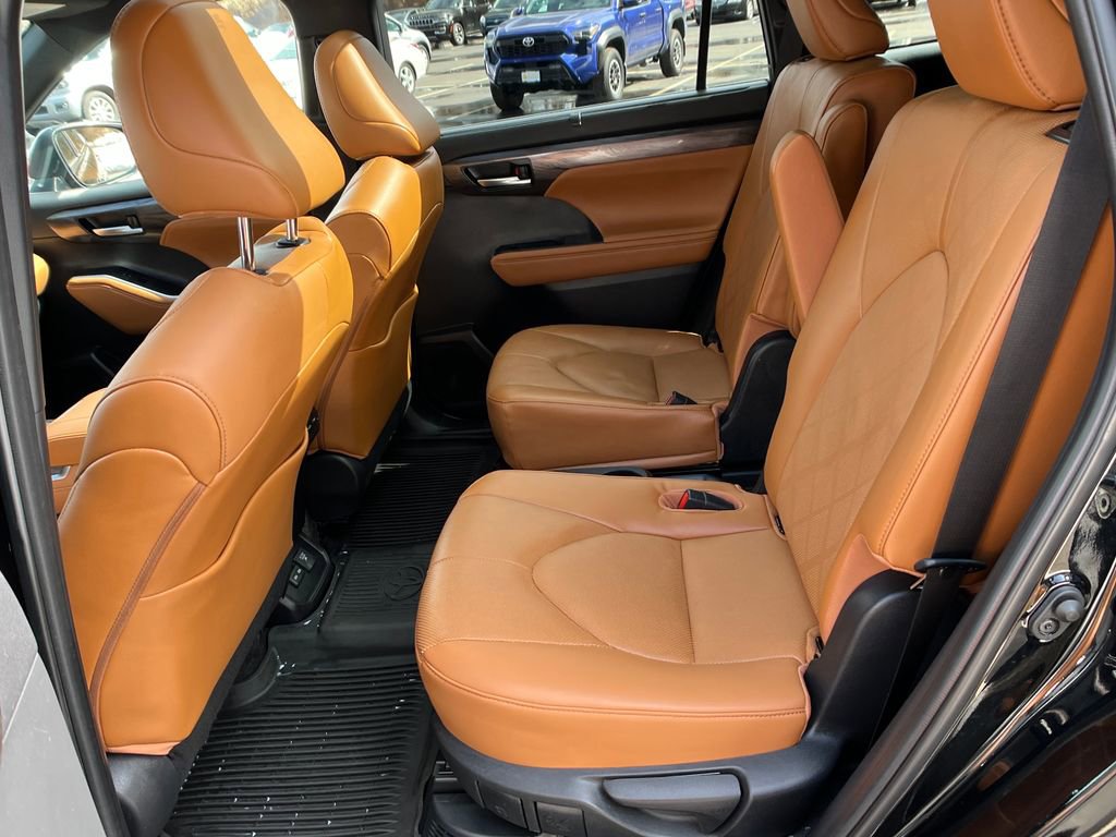 Used 2023 Toyota Highlander Platinum image 23