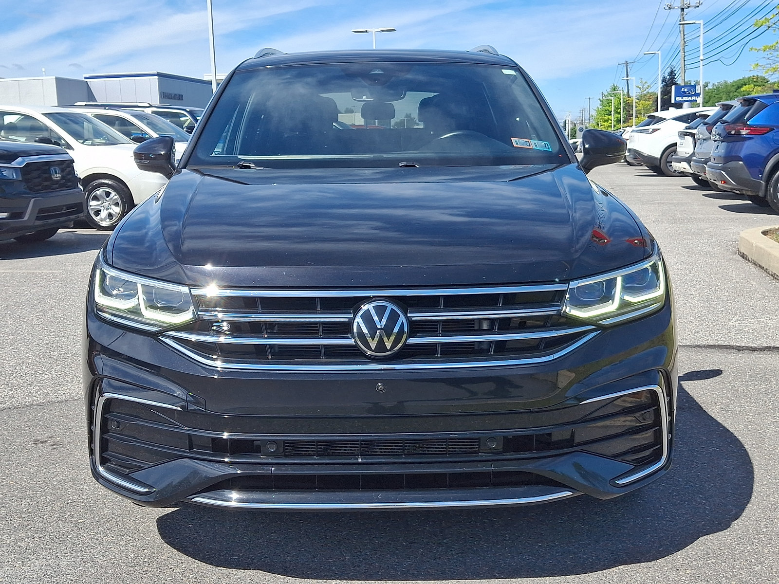 Used 2023 Volkswagen Tiguan SEL R-Line AWD/4WD image 2