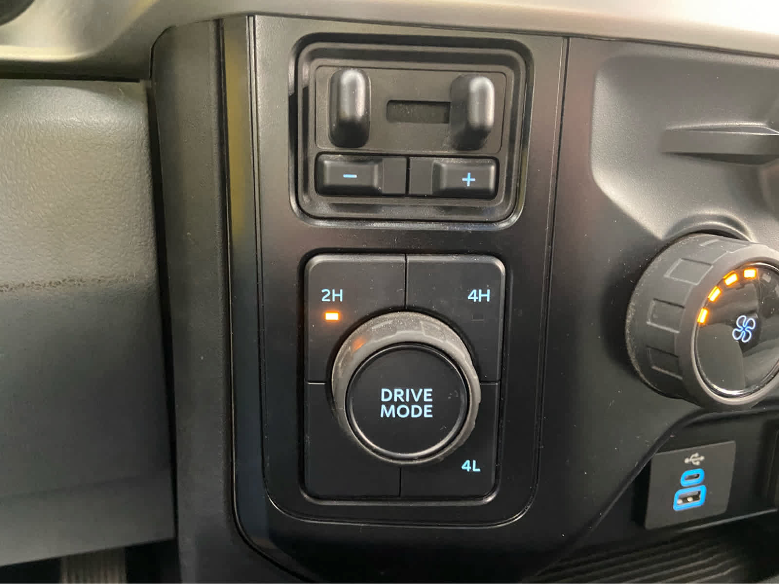 Used 2025 Ford F250 XLT AWD/4WD image 34