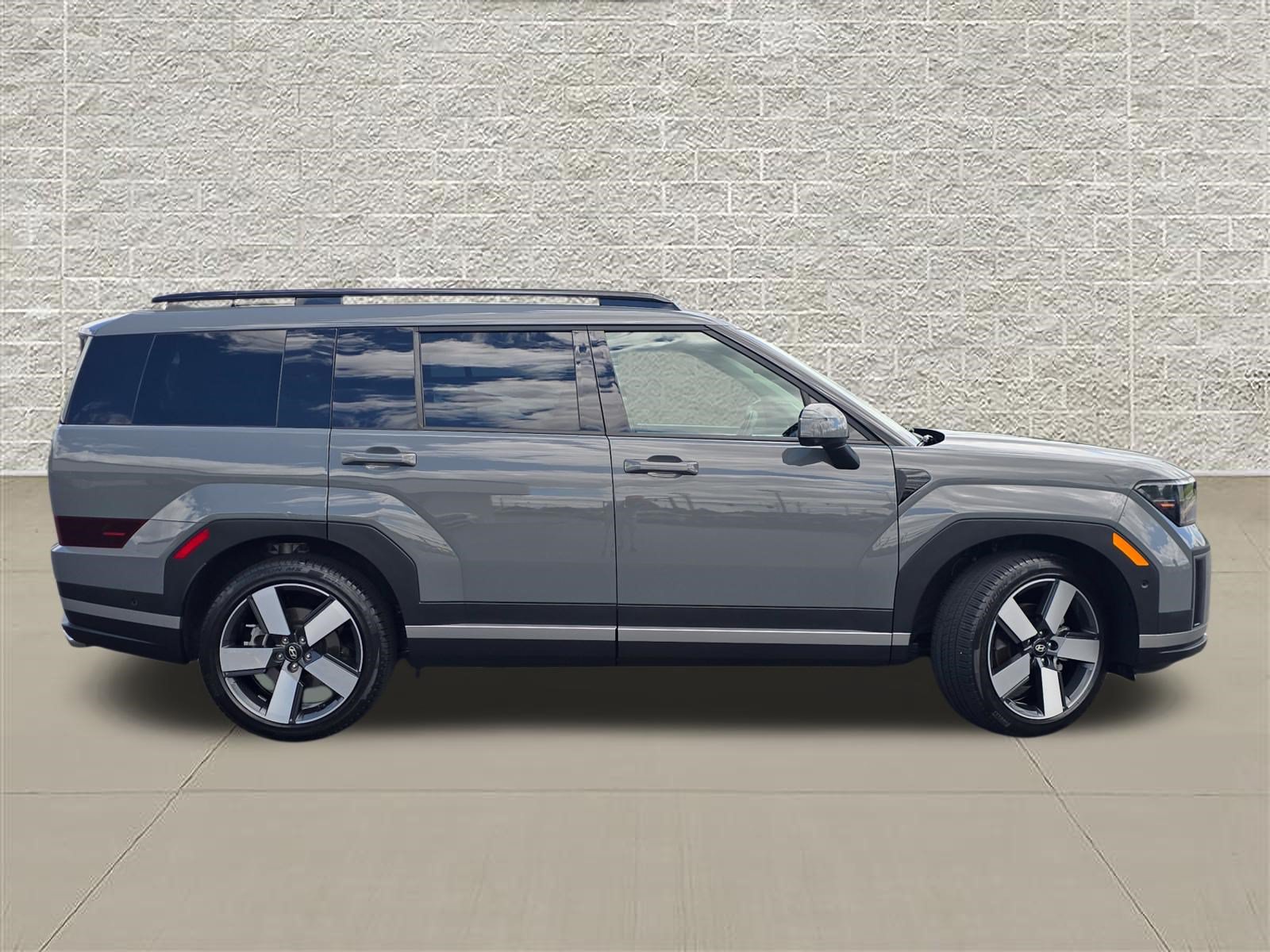 Used 2024 Hyundai Santa Fe Limited AWD/4WD image 8