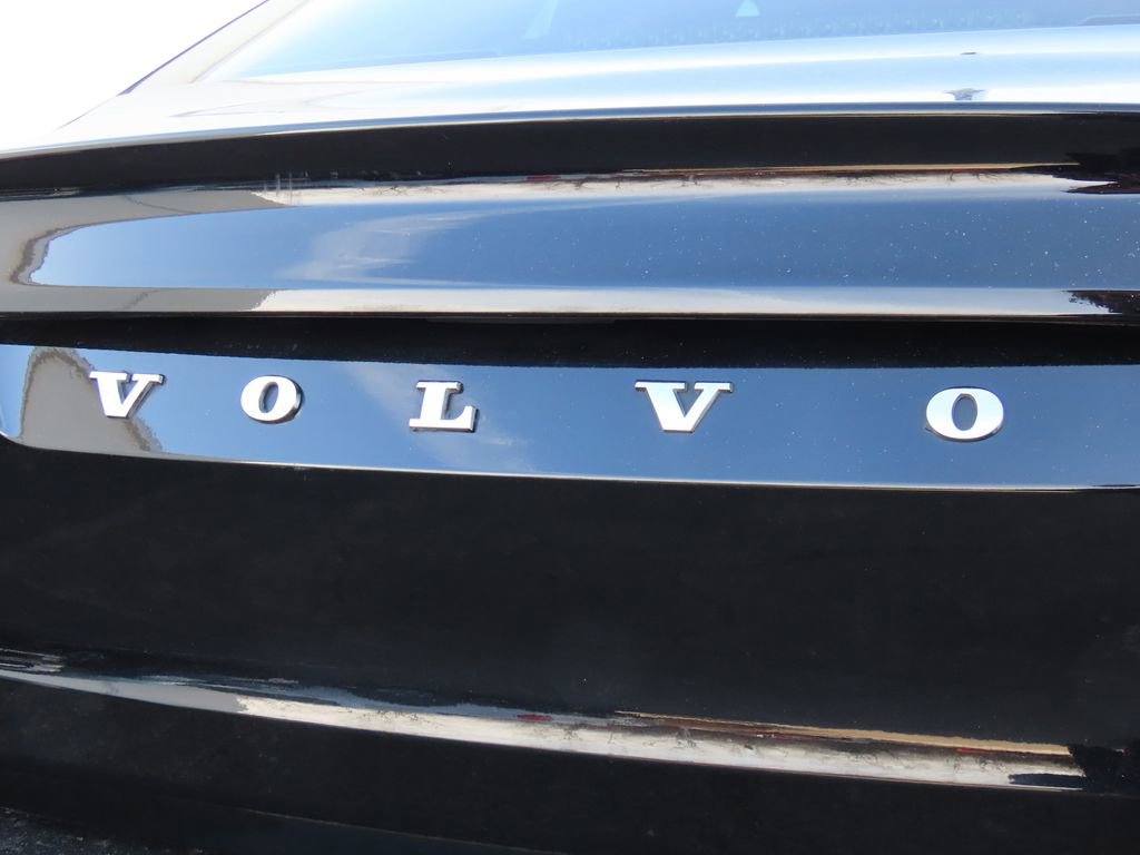 Used 2022 Volvo S90 B6 Momentum image 18