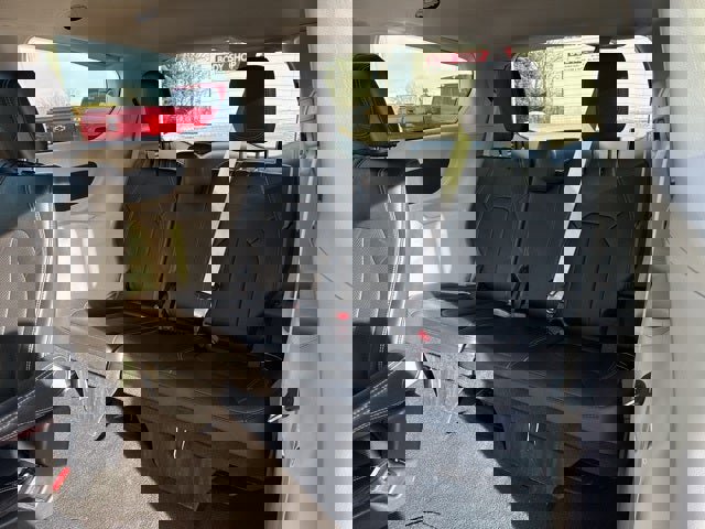 Used 2024 Chrysler Pacifica Touring-L image 17