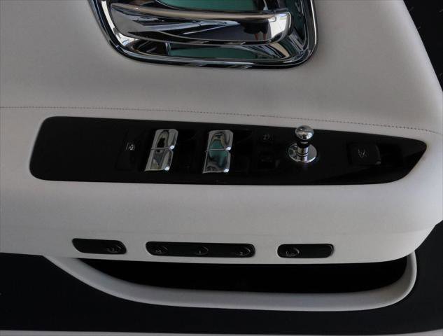Certified 2024 Rolls-Royce Spectre image 13