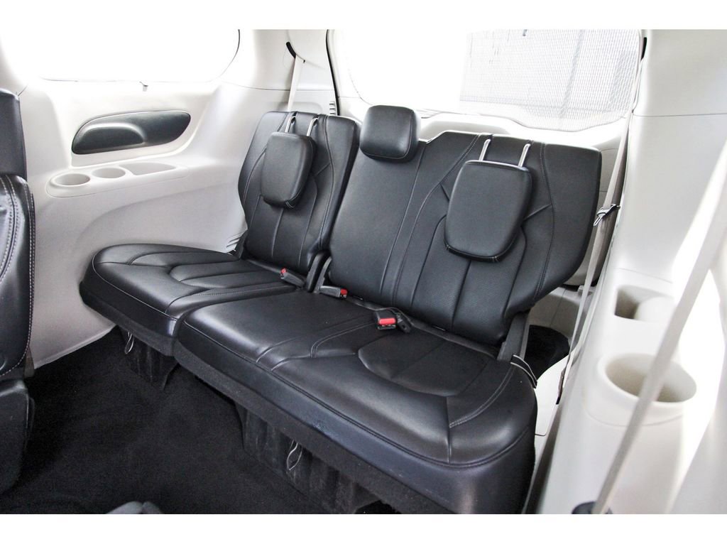 Used 2022 Chrysler Pacifica Touring-L image 13