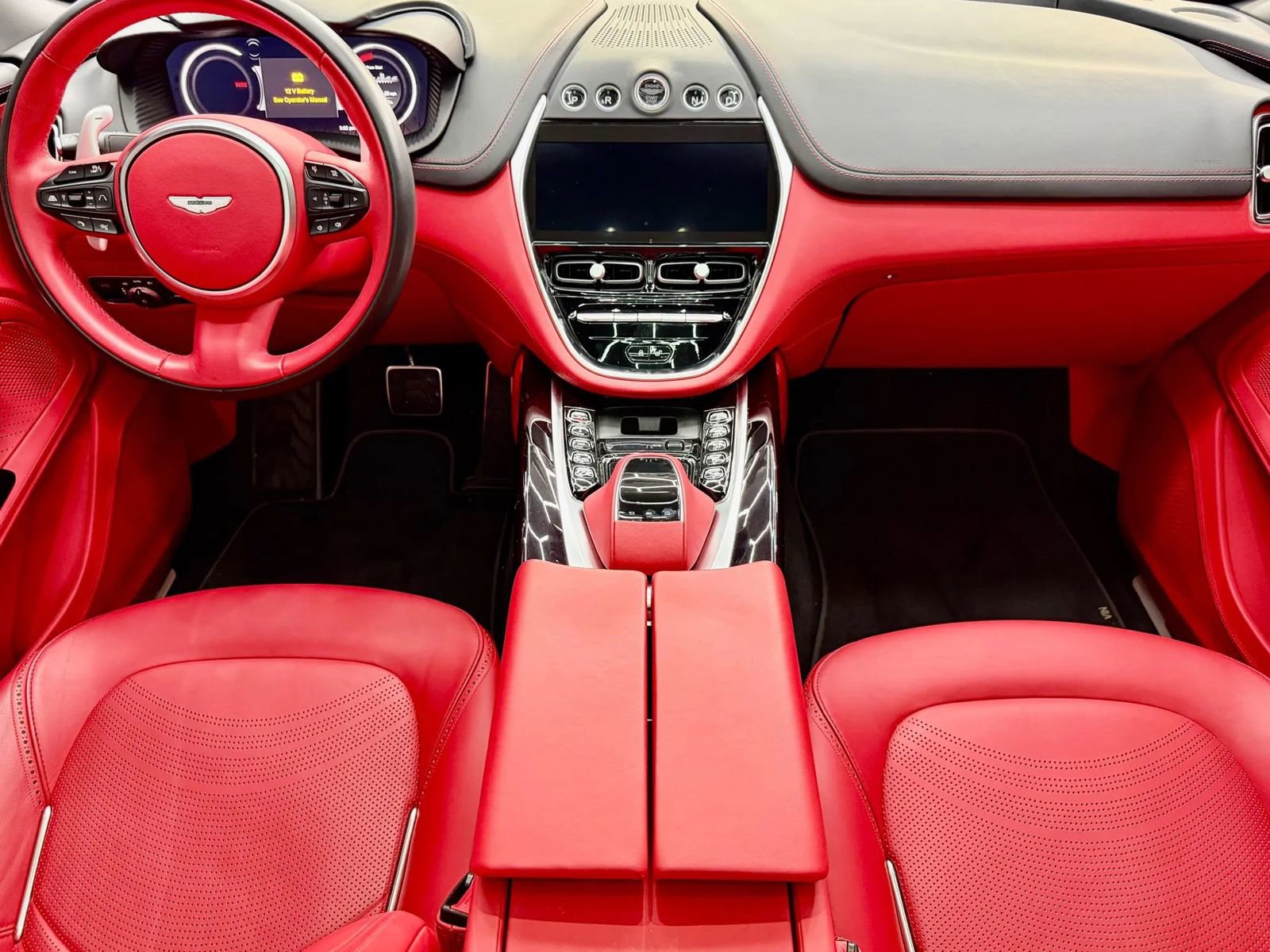 Used 2023 Aston Martin DBX image 4