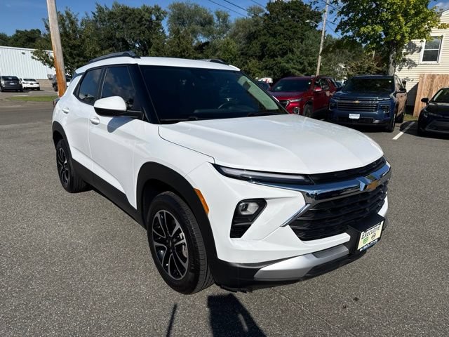 Used 2024 Chevrolet TrailBlazer LT w/ LT Cold Weather Package AWD/4WD image 4