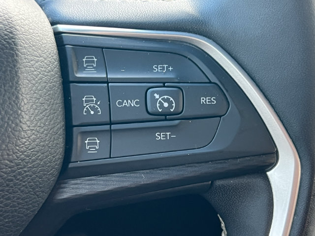 Used 2024 Jeep Grand Cherokee Altitude AWD/4WD image 19