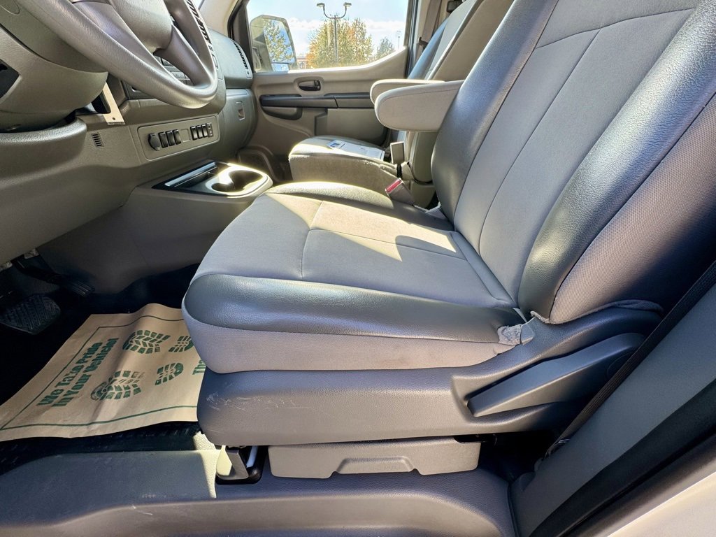 Used 2018 Nissan NV 3500 S image 24