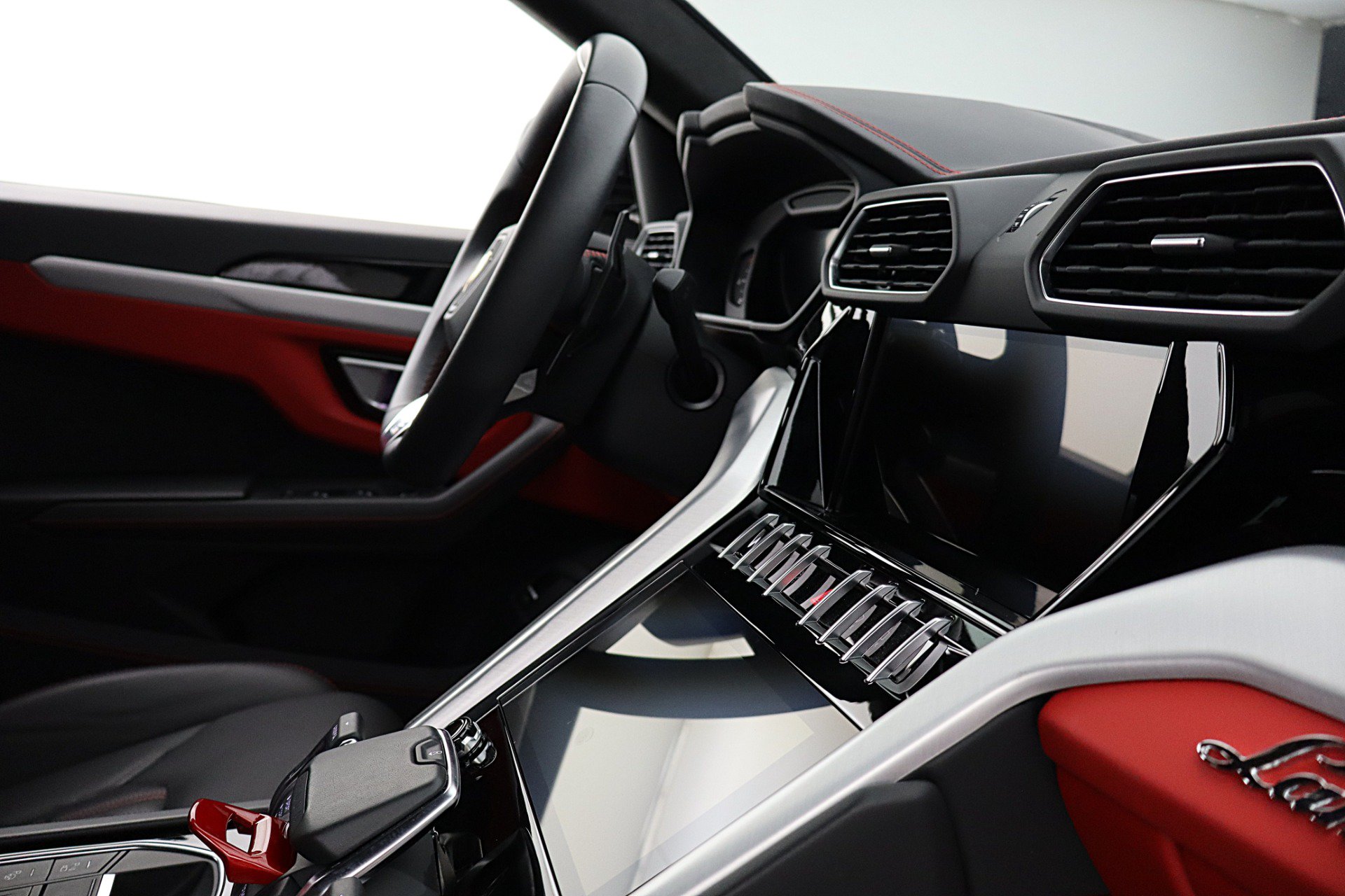 Used 2024 Lamborghini Urus S AWD/4WD image 35