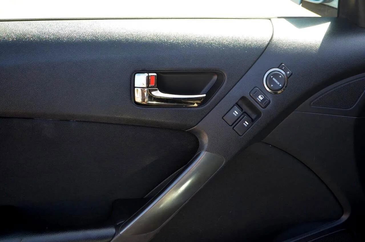 Used 2011 Hyundai Genesis 2.0T image 15