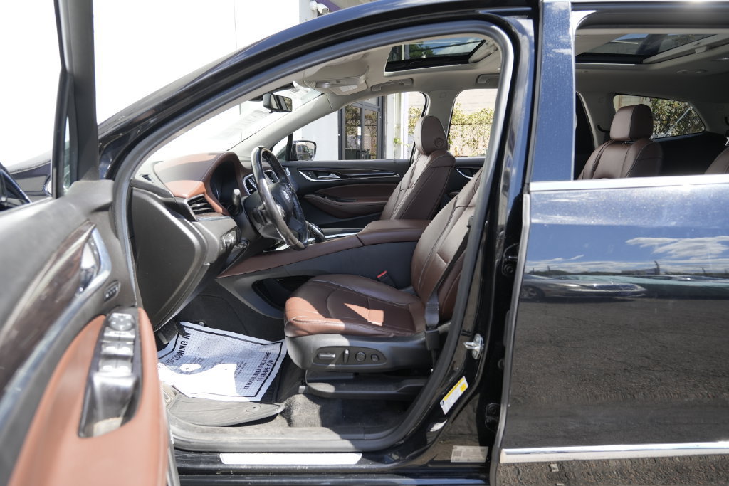 Used 2020 Buick Enclave Avenir w/ Avenir Technology Package AWD/4WD image 17
