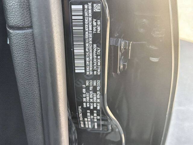 Used 2023 Jeep Renegade Latitude AWD/4WD image 32