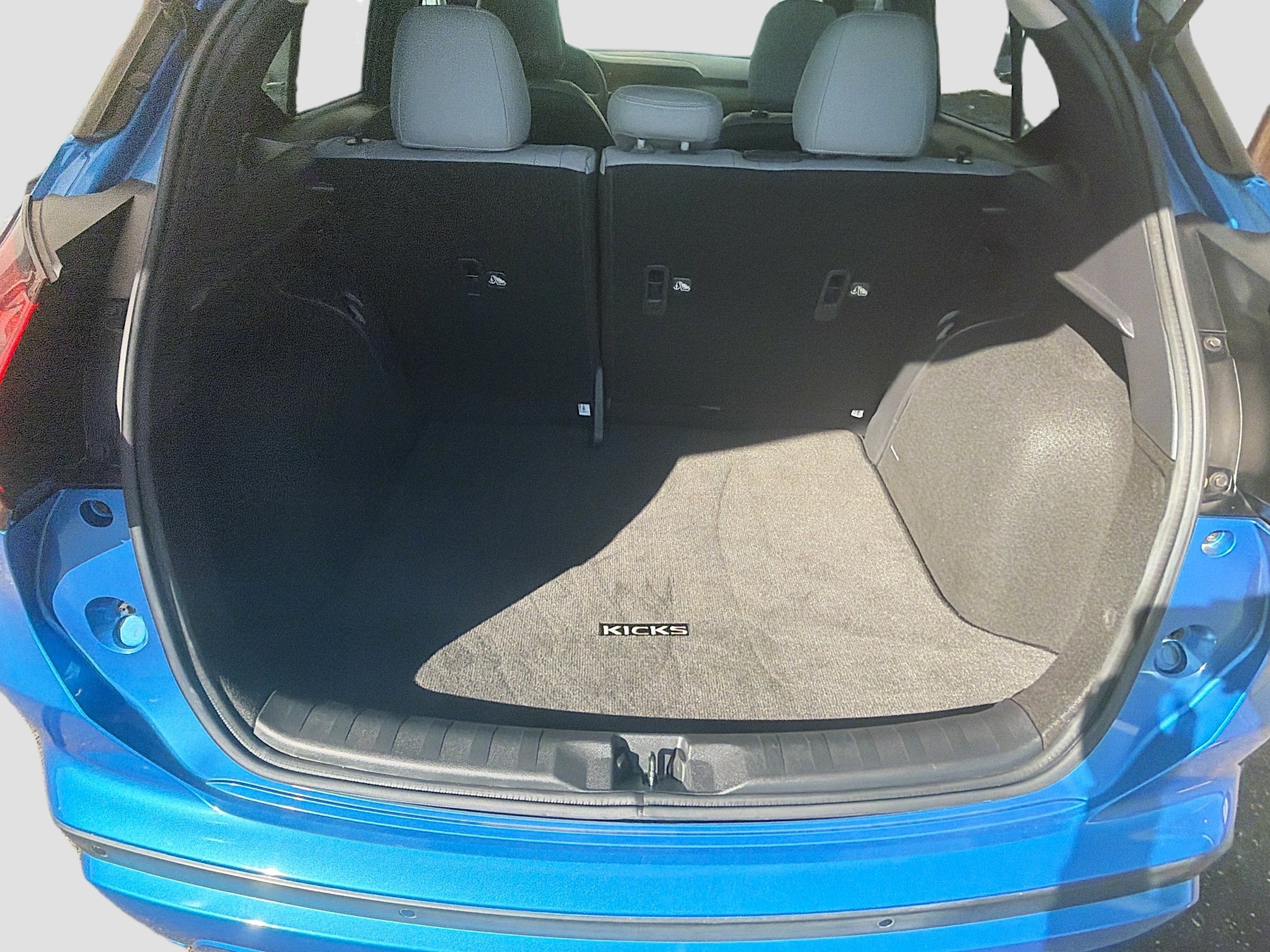 Used 2021 Nissan Kicks SR w/ SR Premium Package image 11