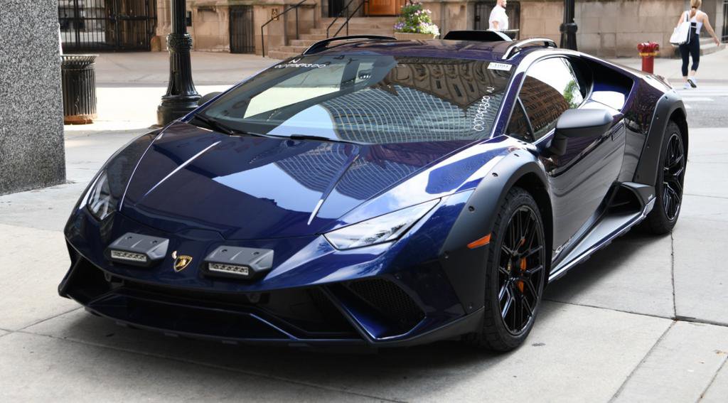 Used 2023 Lamborghini Huracan Sterrato image 1