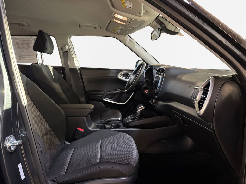 Certified 2025 Kia Soul LX w/ LX Technology Package image 26