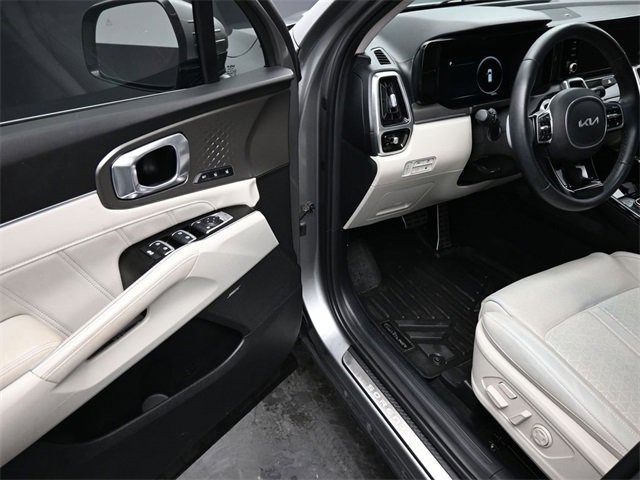 Used 2023 Kia Sorento SX Prestige image 11