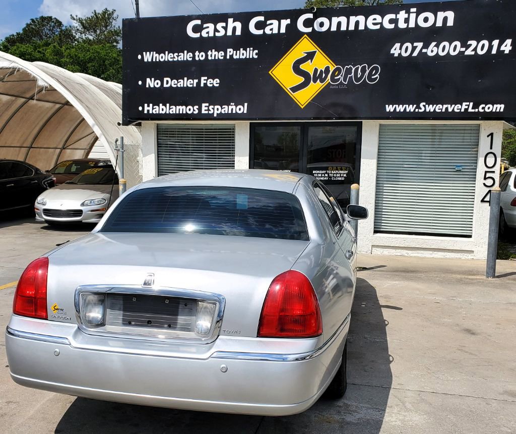 Used 2003 Lincoln Town Car Executive image 11