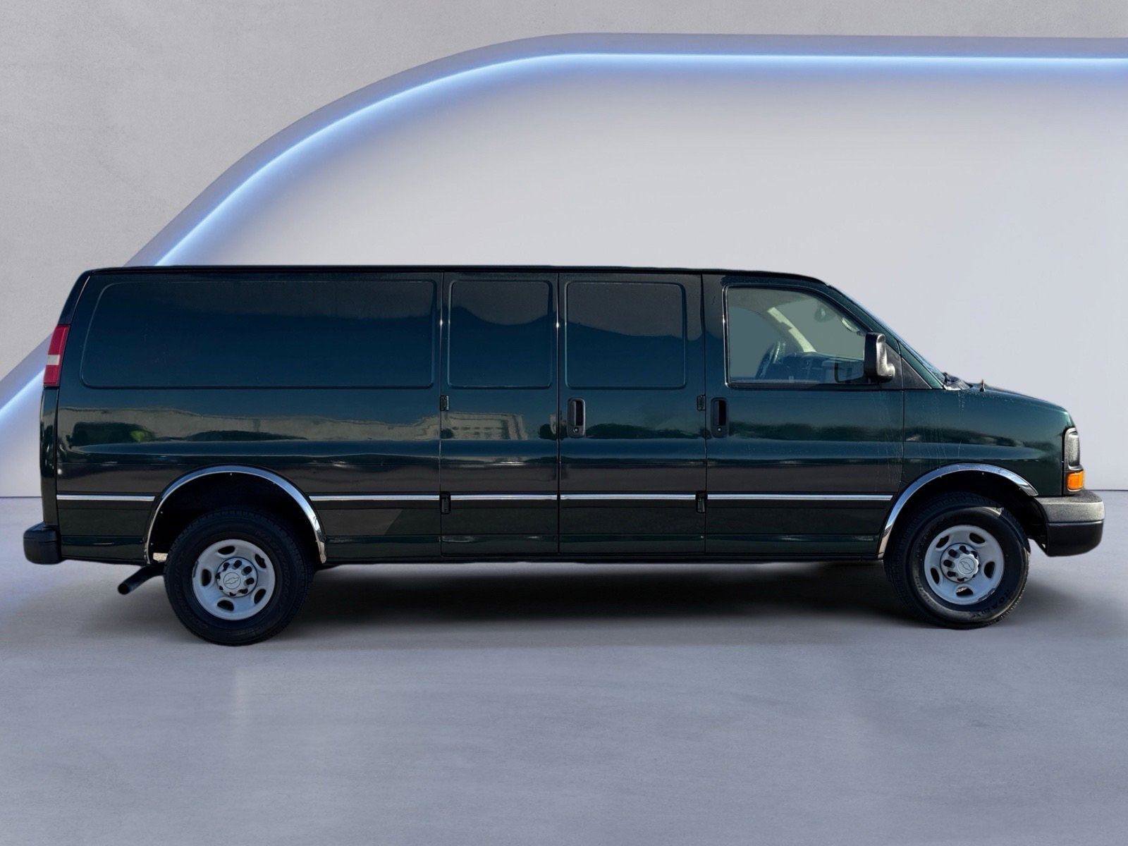 Used 2005 Chevrolet Express 3500 Extended image 2