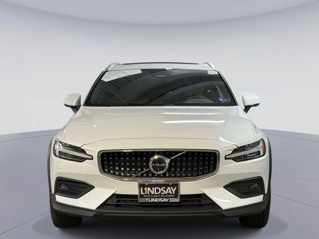 Used 2025 Volvo V60 B5 Cross Country Plus AWD/4WD image 8