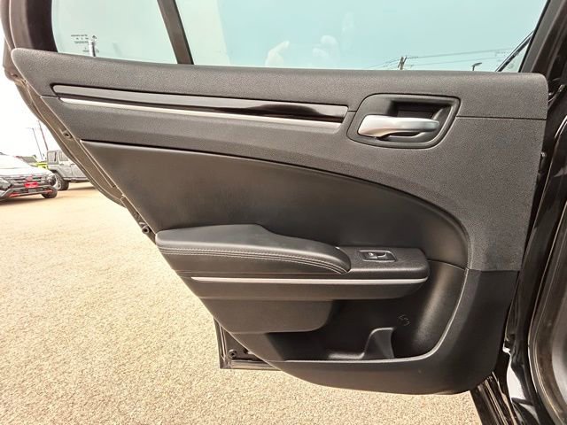 Used 2019 Chrysler 300 S image 43