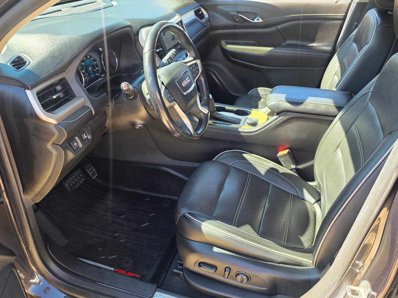 Used 2019 GMC Acadia Denali image 9