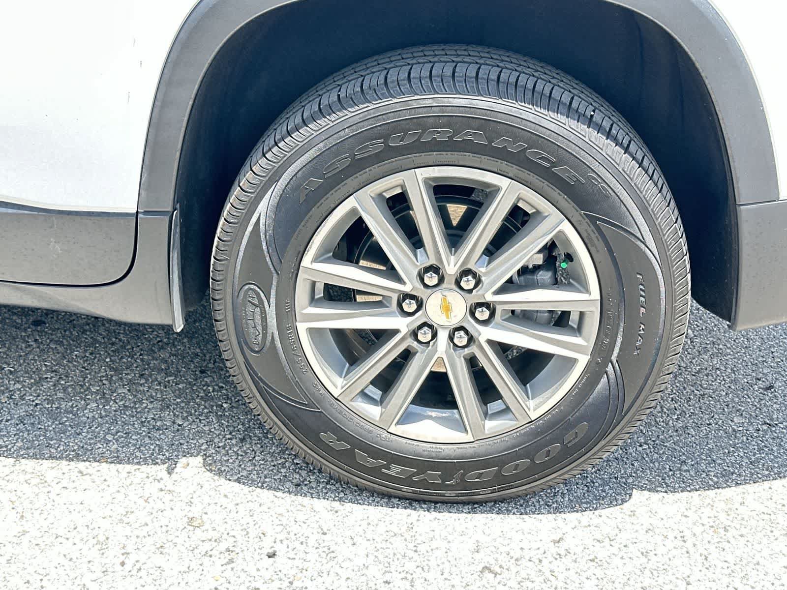 Used 2023 Chevrolet Traverse LT FWD image 11