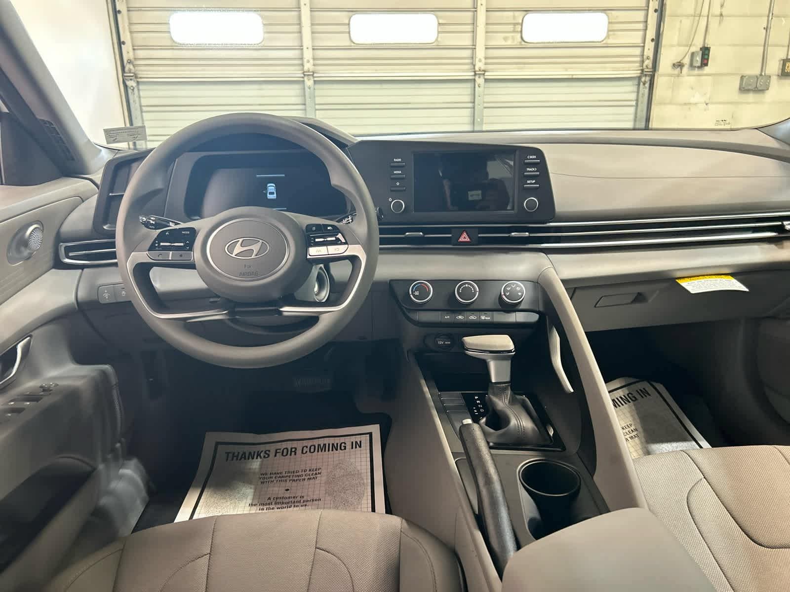 New 2026 Hyundai Elantra SE FWD image 4