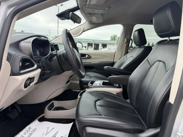 Used 2024 Chrysler Pacifica Limited FWD image 23