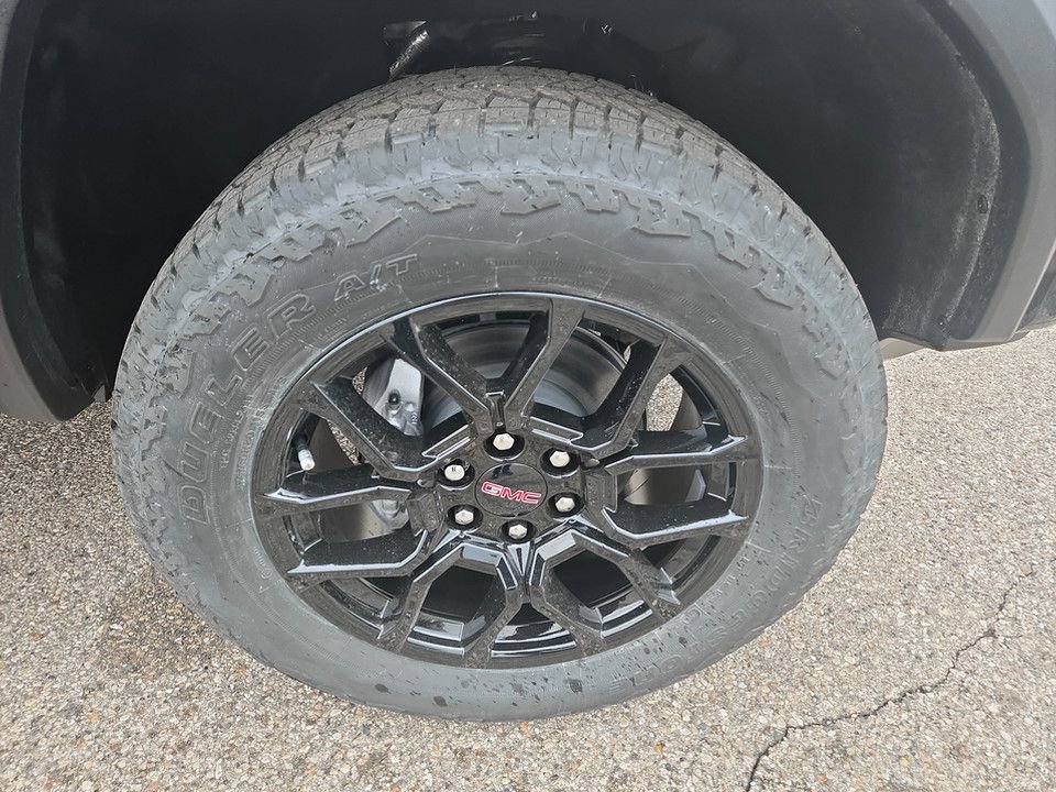 New 2026 GMC Canyon Denali w/ LPO, Denali Black Edition image 37