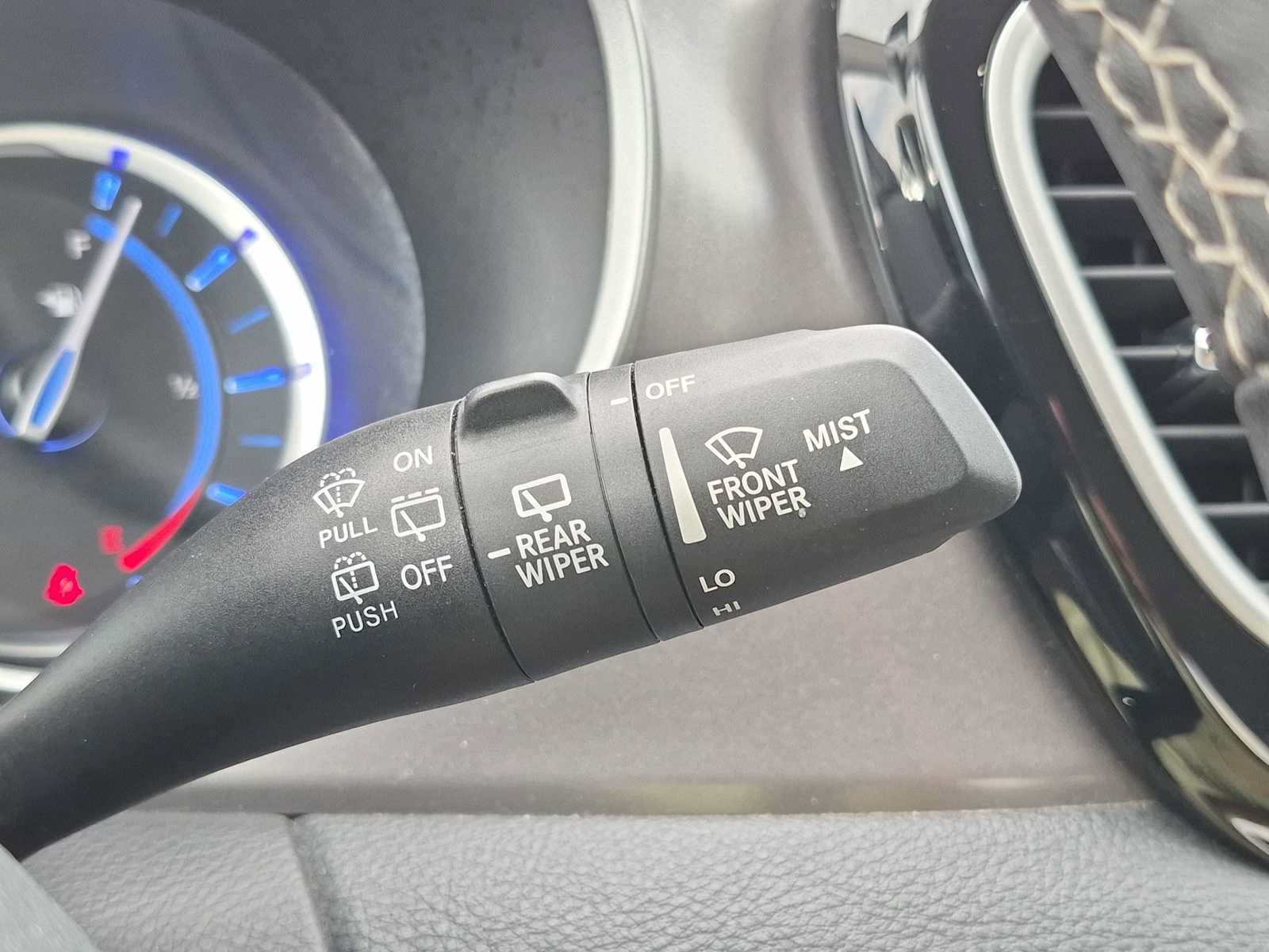 Used 2023 Chrysler Pacifica Touring-L FWD image 24