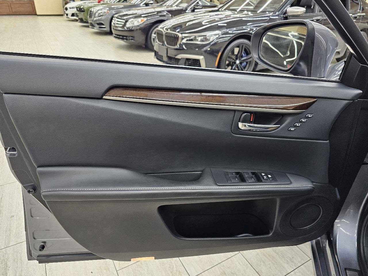 Used 2015 Lexus ES 350 w/ Luxury Package FWD image 38
