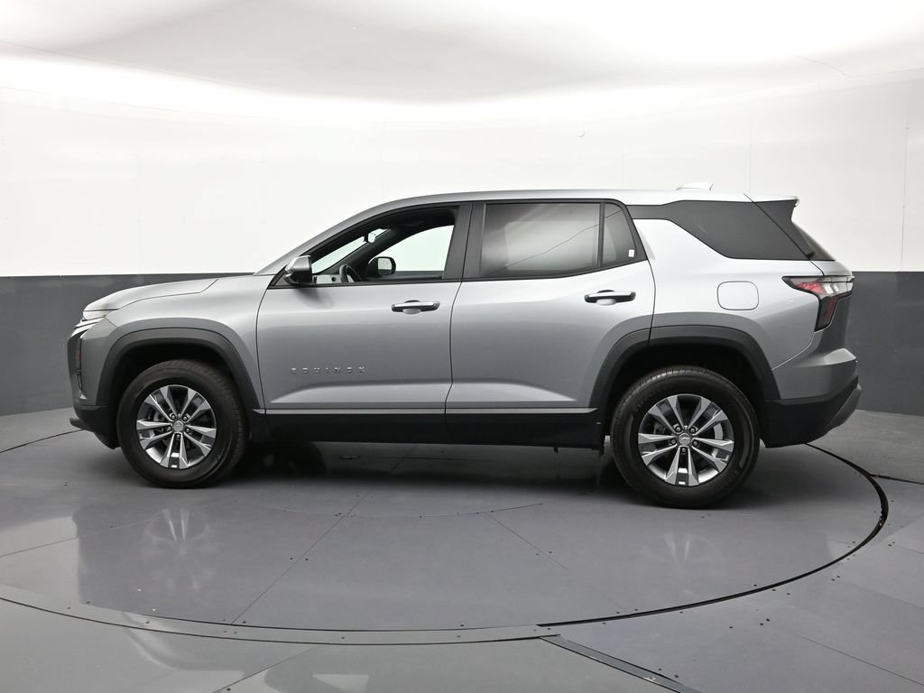 Used 2026 Chevrolet Equinox LT w/ Safety and Technology Package FWD image 2