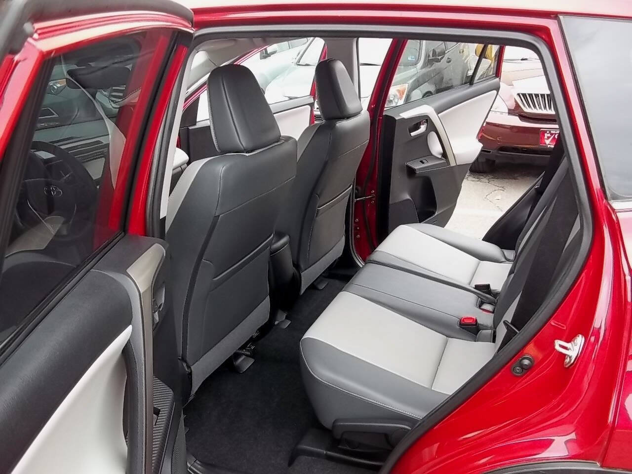 Used 2014 Toyota RAV4 Limited AWD/4WD image 8