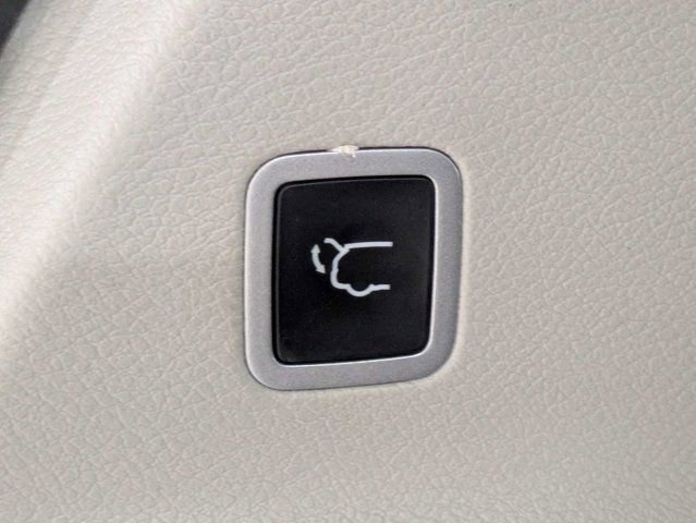 Used 2023 Chrysler Pacifica Touring-L FWD image 13