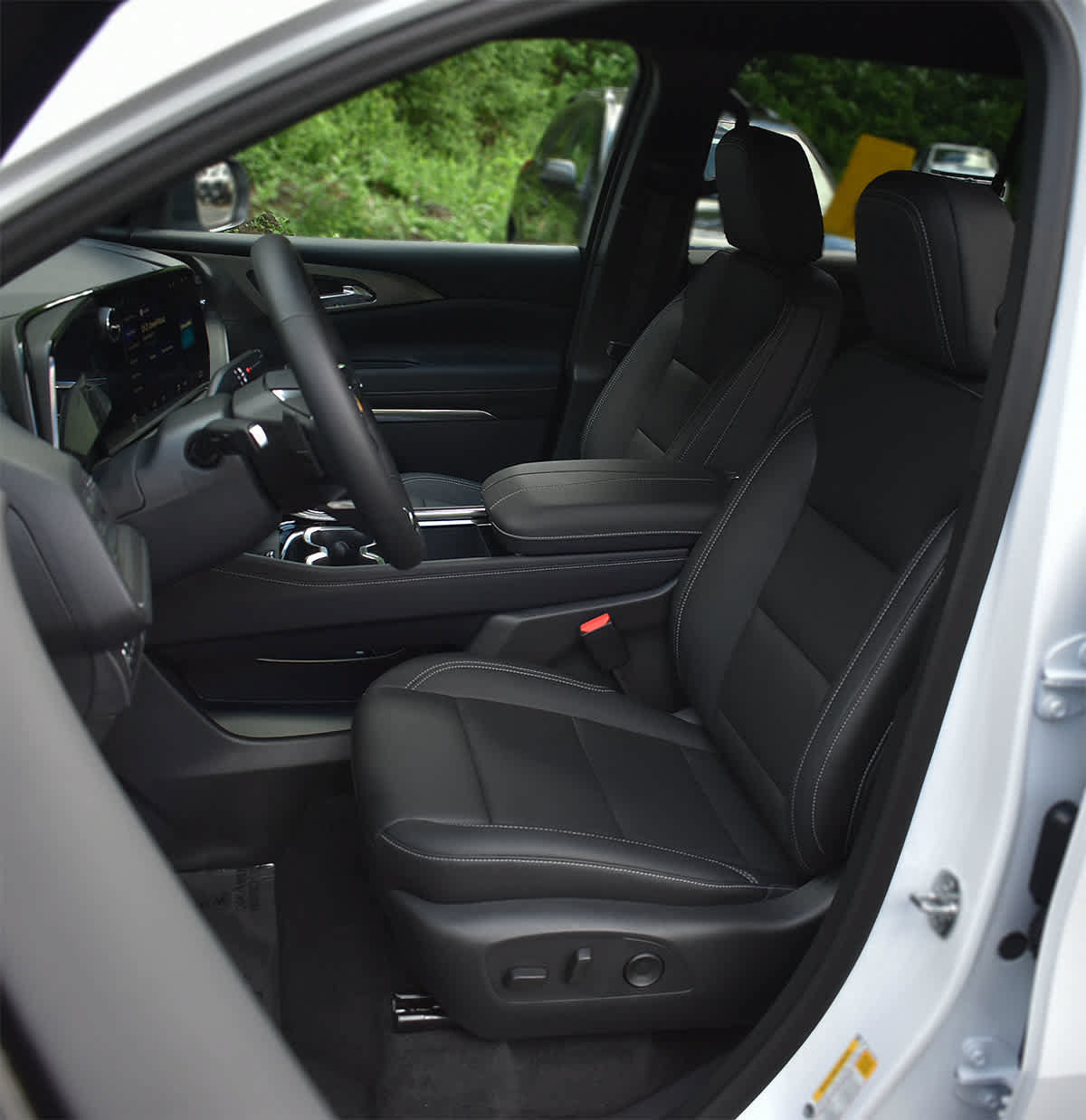 New 2026 Chevrolet Traverse LT w/ Driver Confidence Package AWD/4WD image 9