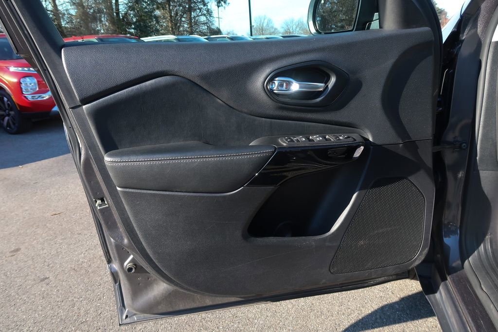 Used 2023 Jeep Cherokee Altitude Lux image 22