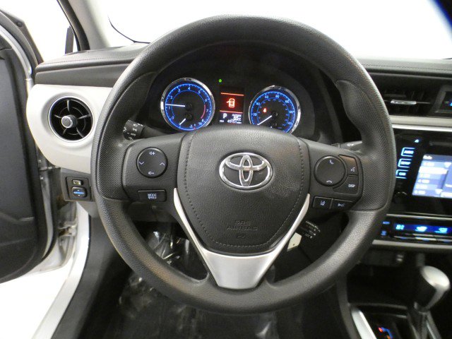 Used 2018 Toyota Corolla LE image 28