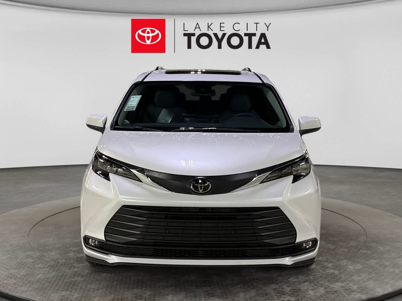 New 2026 Toyota Sienna XLE FWD image 10