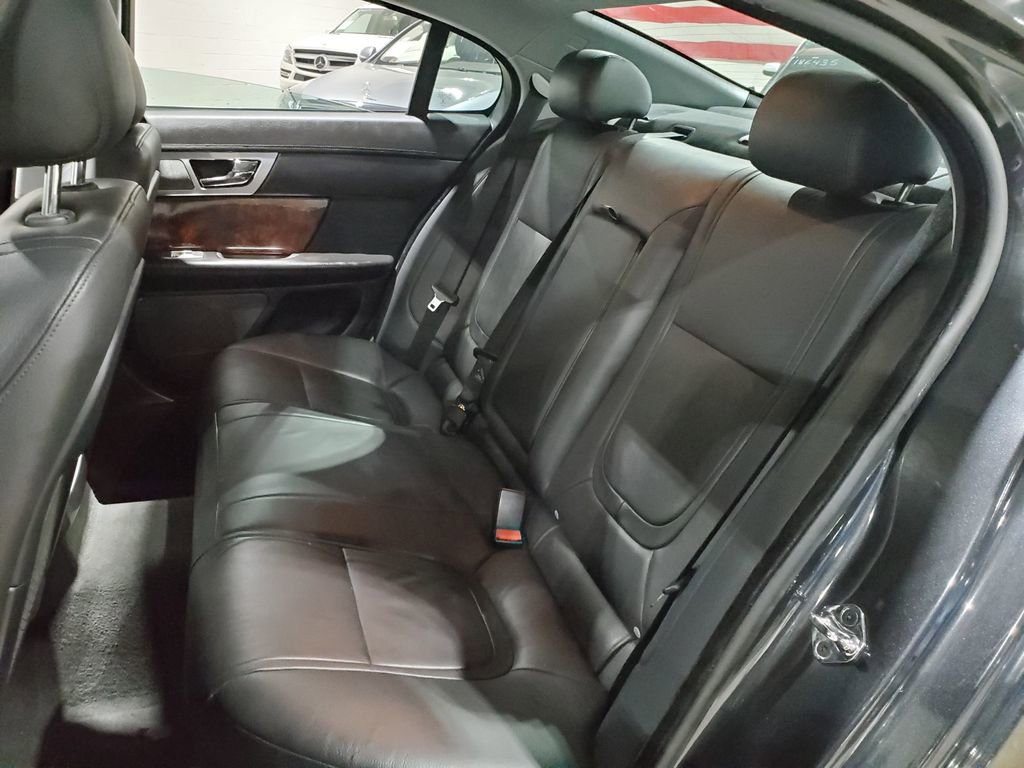 Used 2014 Jaguar XF 3.0 RWD image 25