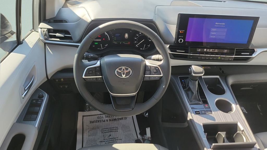 Certified 2025 Toyota Sienna XLE image 15