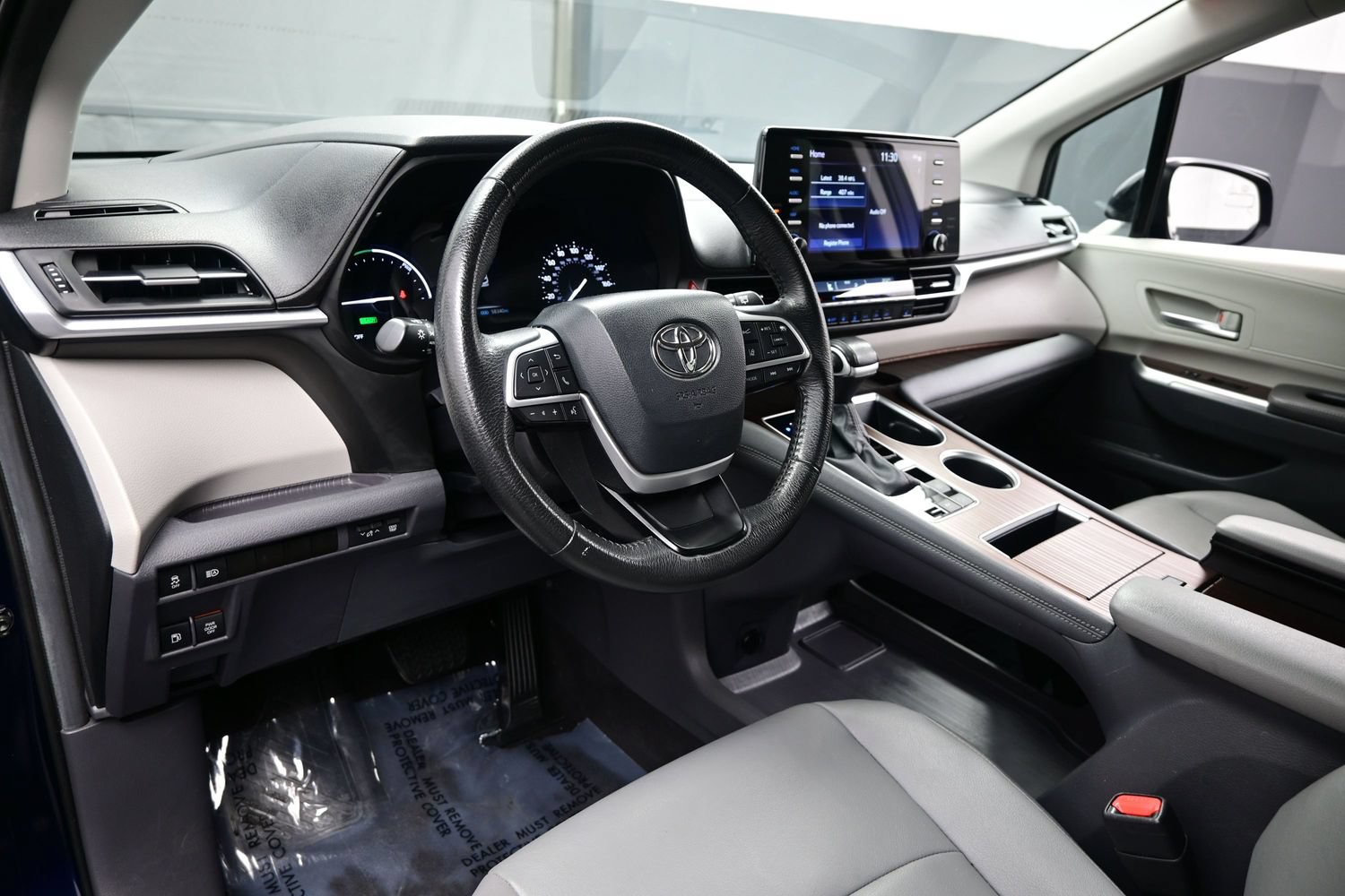 Used 2024 Toyota Sienna XLE FWD image 13