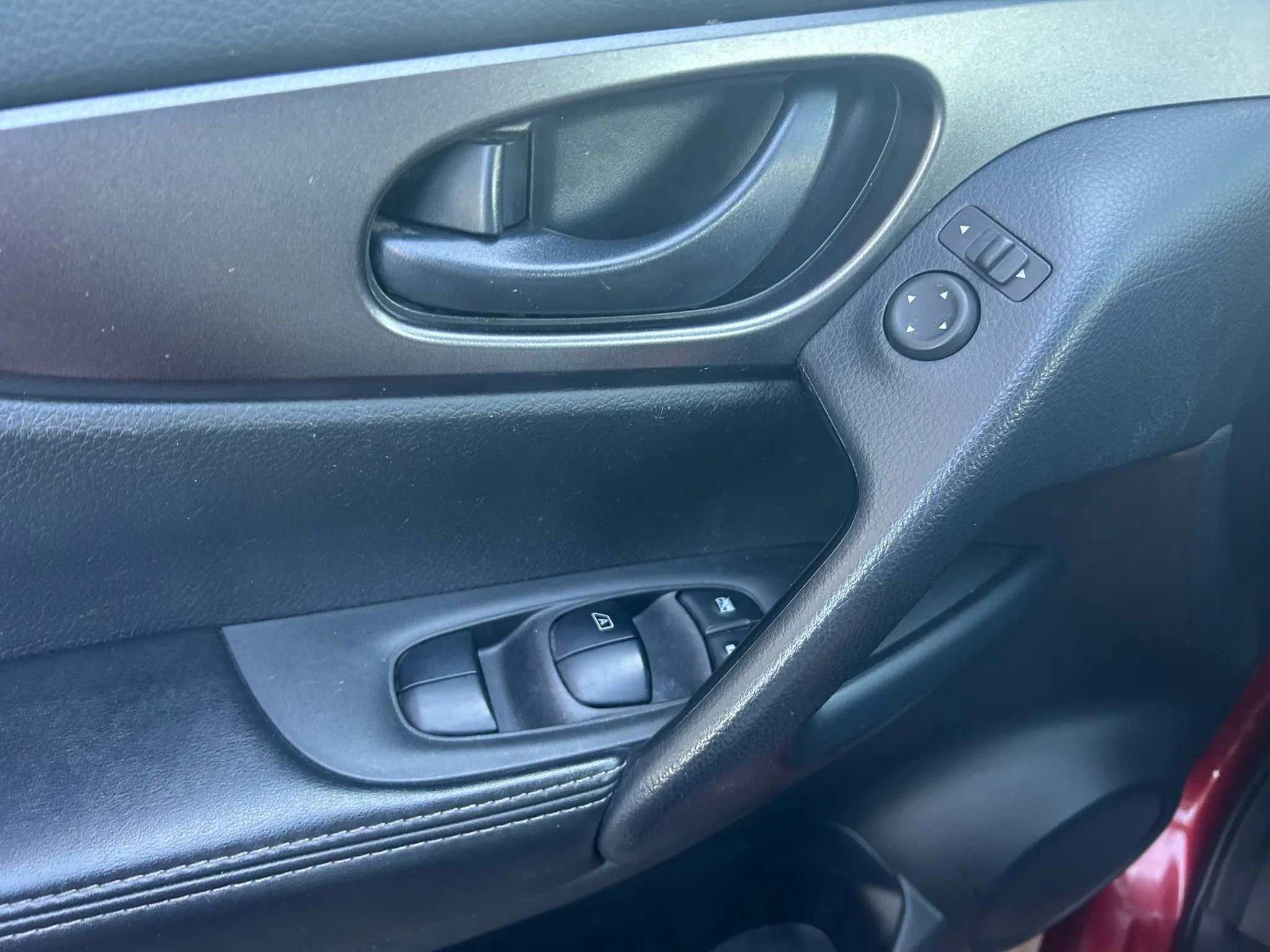 Used 2021 Nissan Rogue Sport S image 13