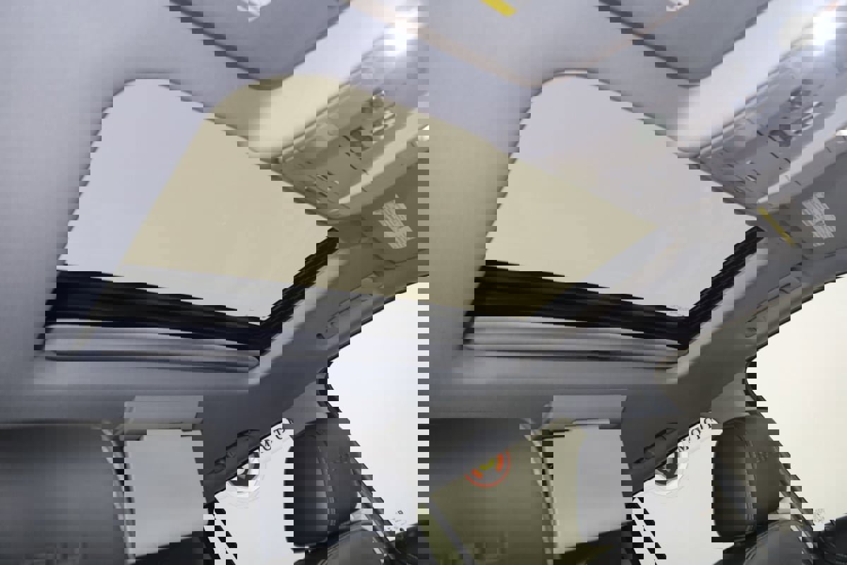 Used 2018 GMC Yukon Denali w/ Open Road Package image 11