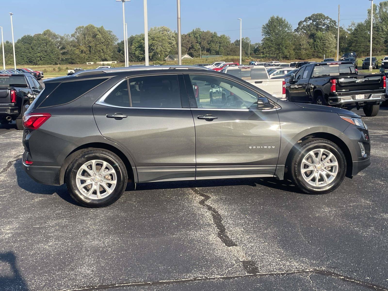 Used 2019 Chevrolet Equinox LT FWD image 2