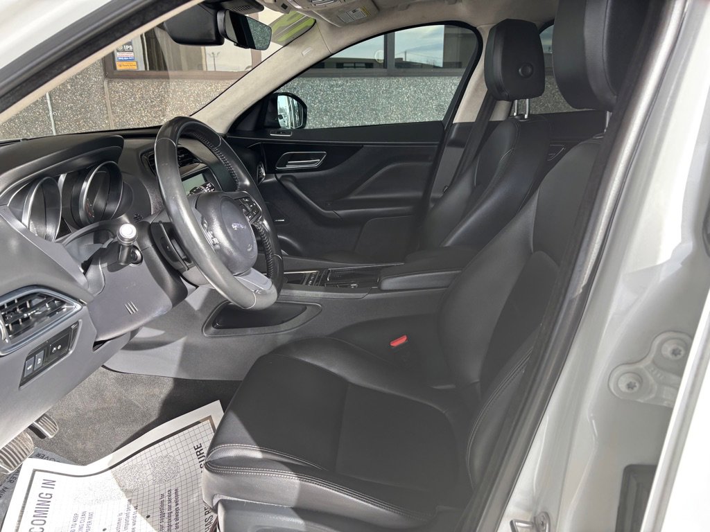 Used 2019 Jaguar F-PACE Premium image 5