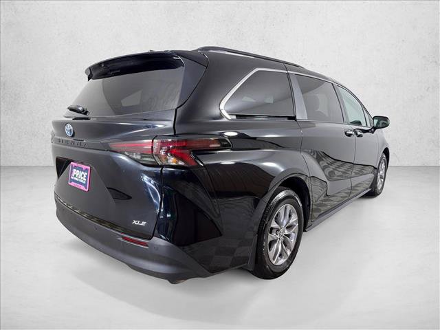 Used 2025 Toyota Sienna XLE w/ XLE Plus Package FWD image 4