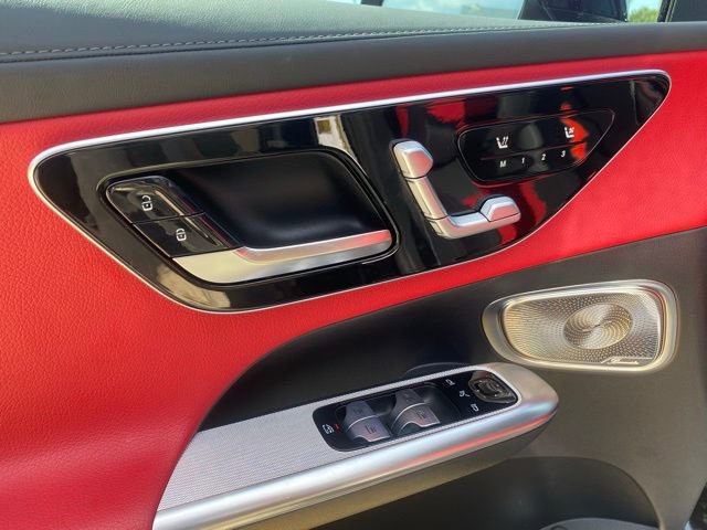 Used 2025 Mercedes-Benz GLC 300 4MATIC image 14